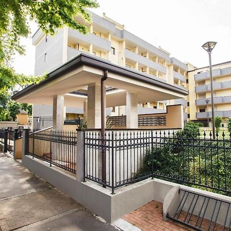 Hq Aparthotel Milano Inn - Smart Suites Cinisello Balsamo Eksteriør billede
